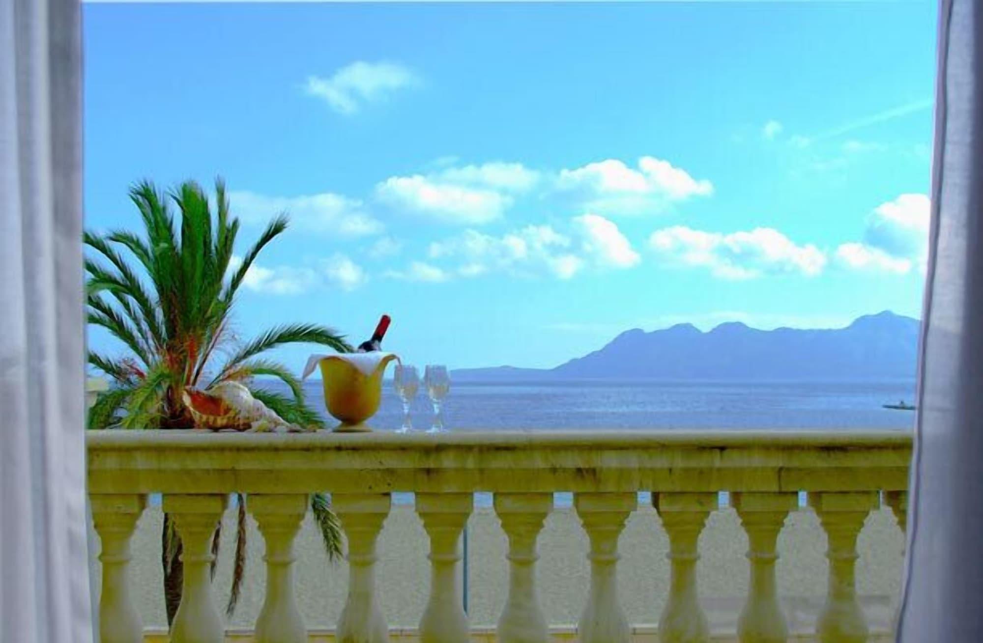 Apartments Galeon Suites Port de Pollenca Luaran gambar